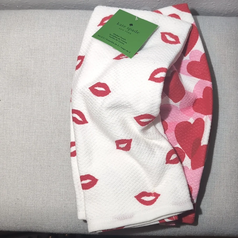 NWT Kate Spade Heart and Lip Print Red White 100% Cotton Kitchen Towel set of 2
